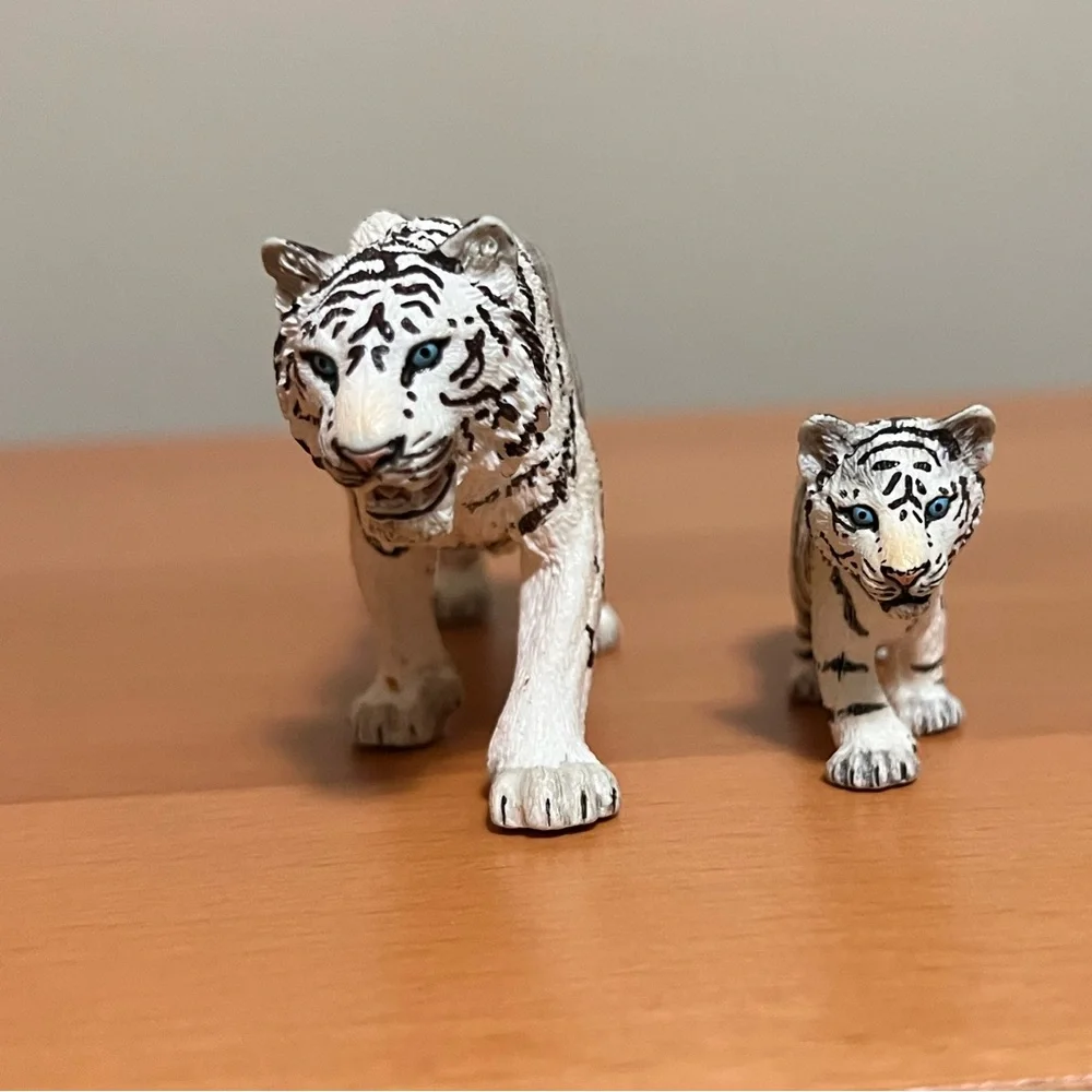 White tiger Adult and Cub